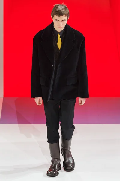 Look 10